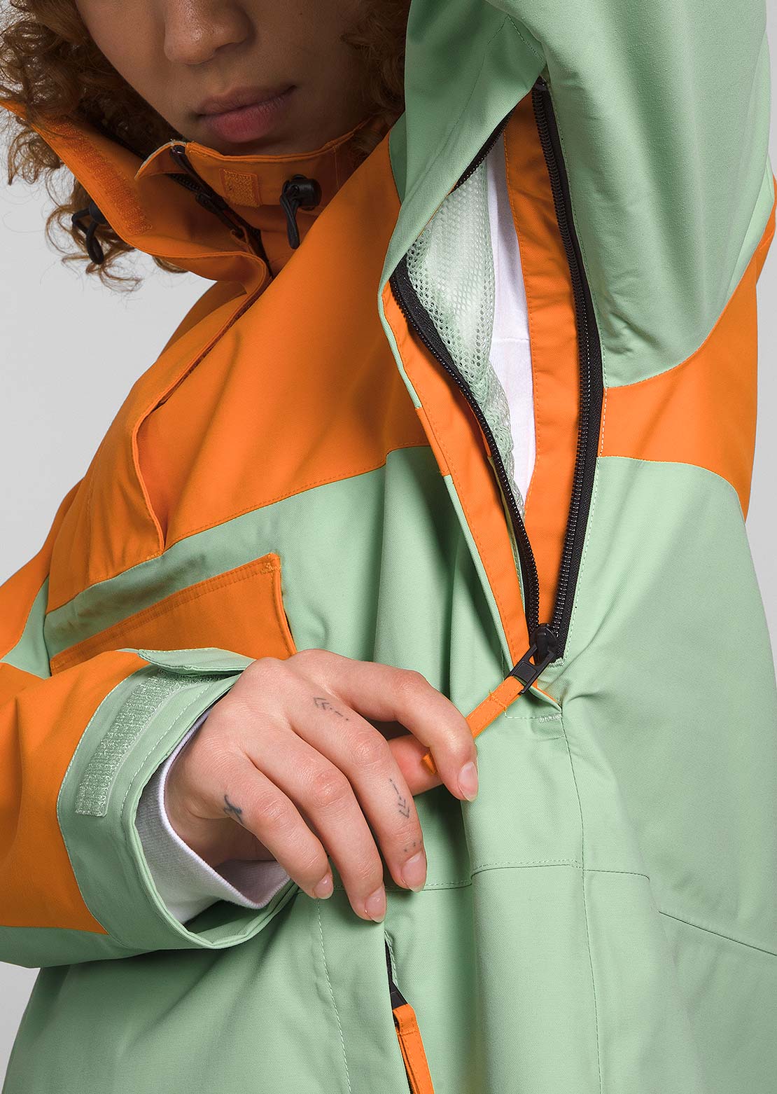 The North Face Women&#39;s Driftview Anorak Misty Sage/Mandarin