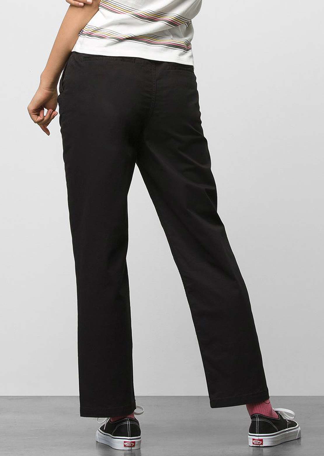 https://www.prfo.com/cdn/shop/products/vans-womens-range-relaxed-pants-black-back_1200x.jpg?v=1659464547